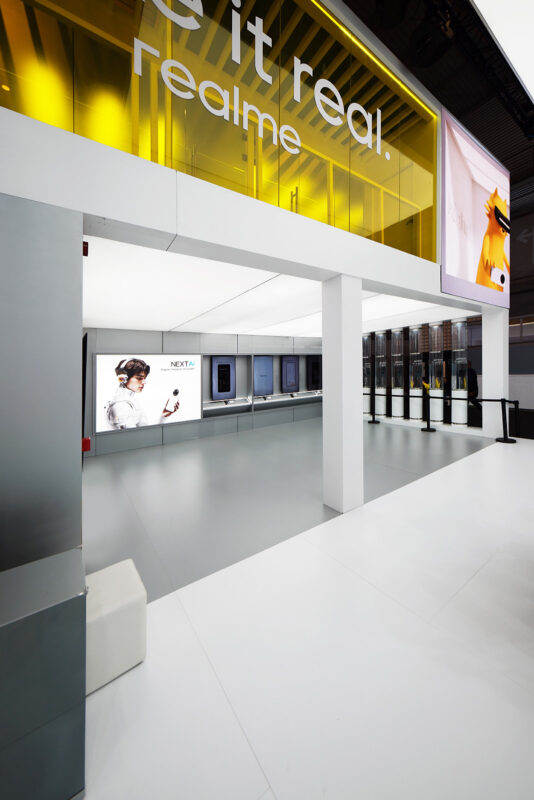 MWC 2025 REALME展台实景摄影照片 - 展示酷
